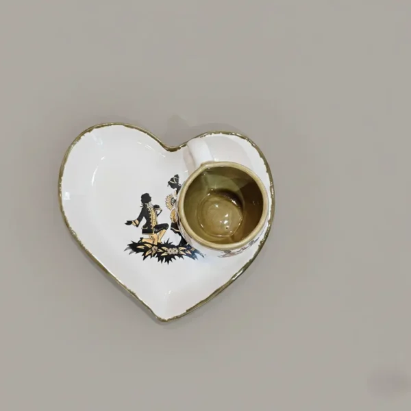 ماگ و سینی سرامیکی طرح سیلوئت کلاسیک