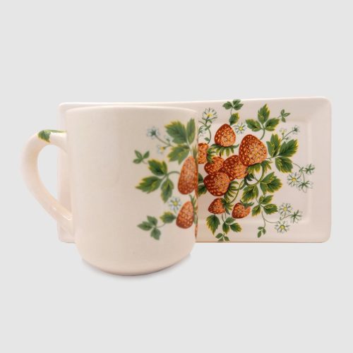 ماگ و سینی سرامیکی طرح توت فرنگی