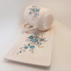 ماگ با طرح گل سبز