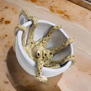 فنجان دست‌ساز سرامیکی طرح اختاپوس